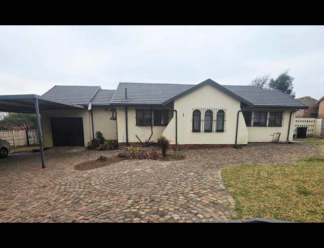 3 BEDROOM HOUSE FOR SALE IN BIRCH ACRES